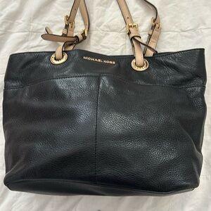 Black Michael kors purse good condition